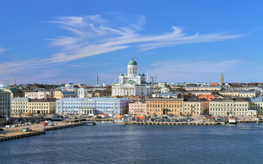 Stadtbild von Helsinki mit Dom, Südhafen und Marktplatz