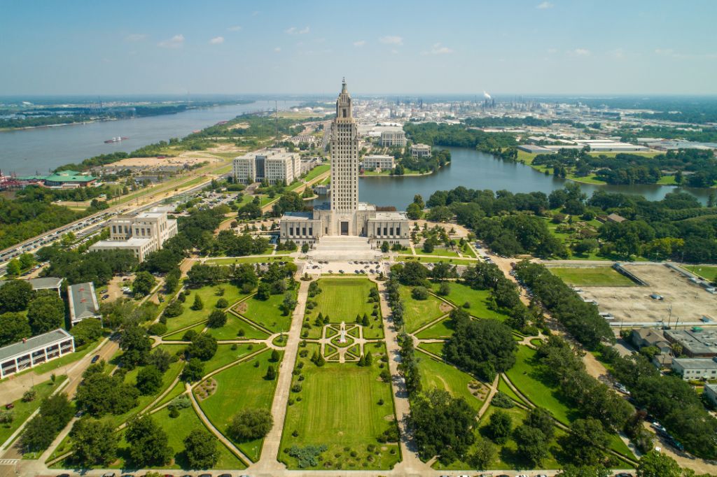 Luftaufnahme einer Drohne State Capitol Park Baton Rouge Louisiana